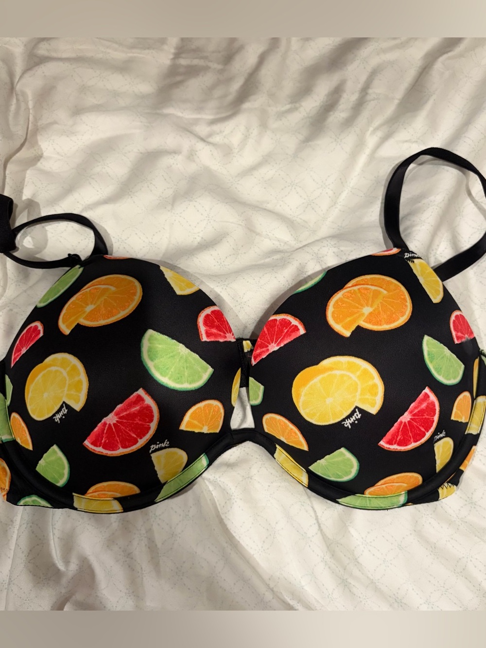 Victorias Secret Pink Wear Everywhere
Black Fruit Citrus Super Push-Up Bra 36C